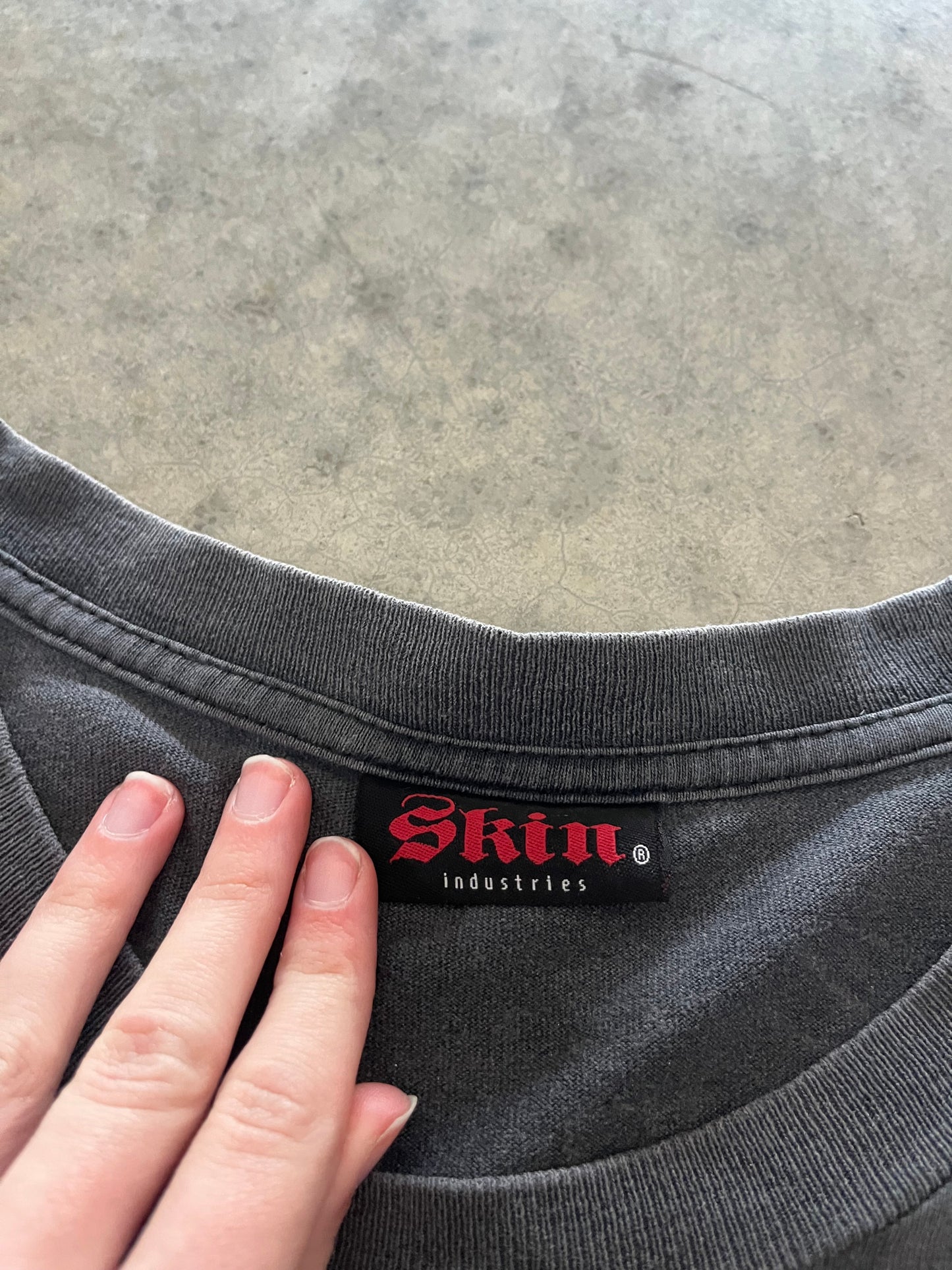 skin industries tee - XXL