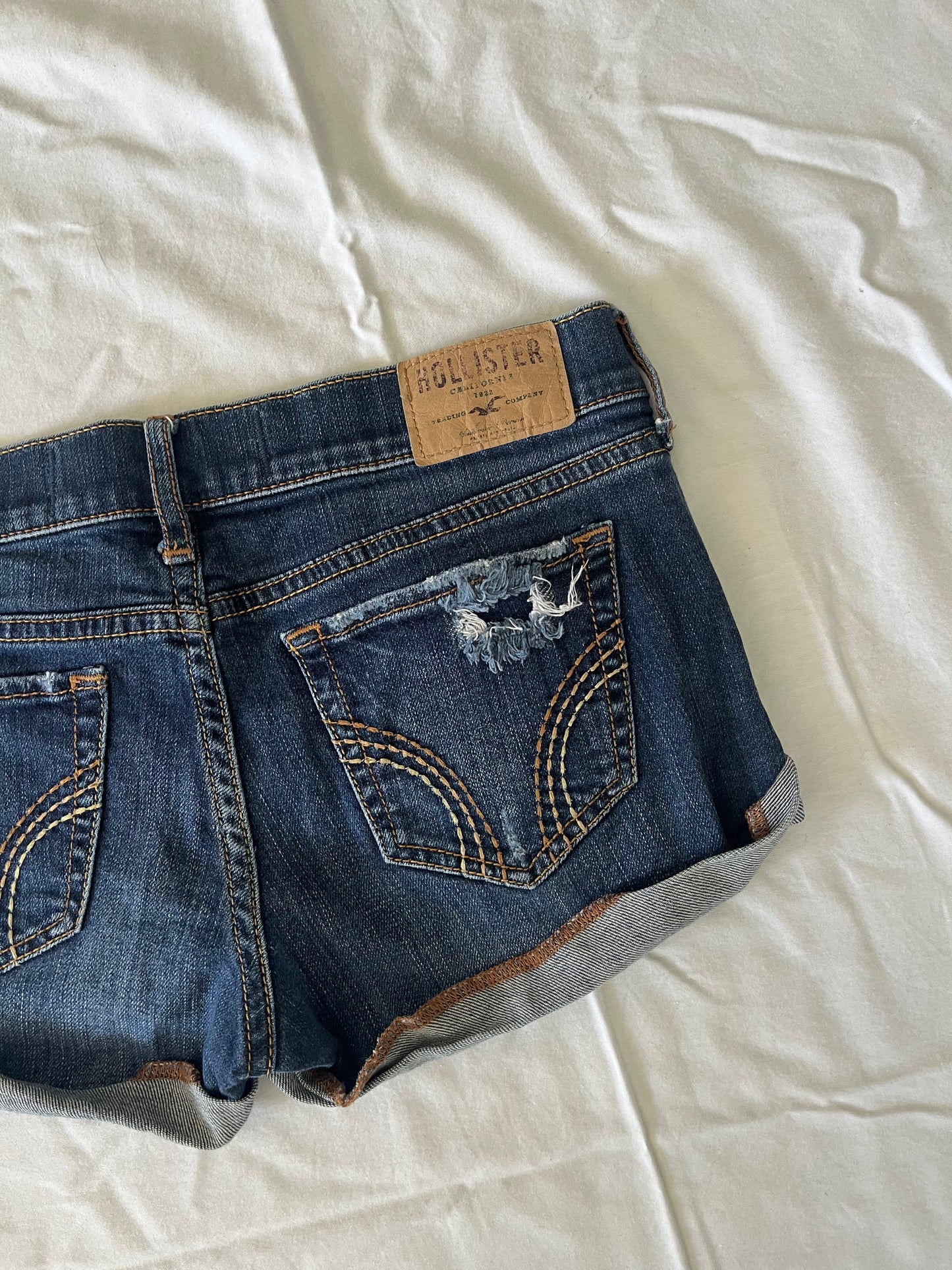 hollister denim mini shorts - 28