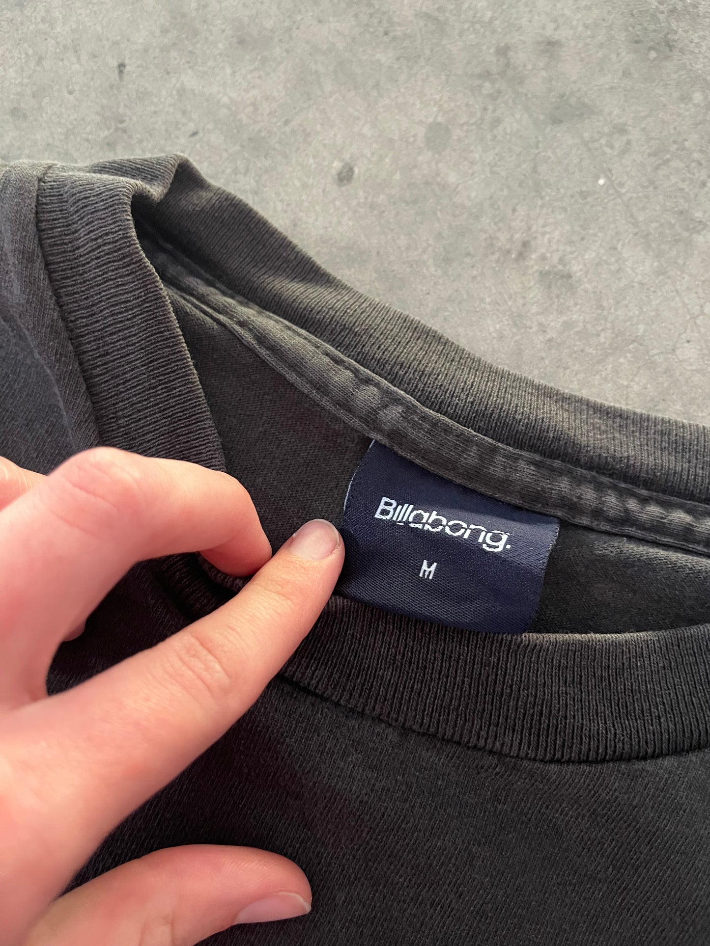 billabong tee - L