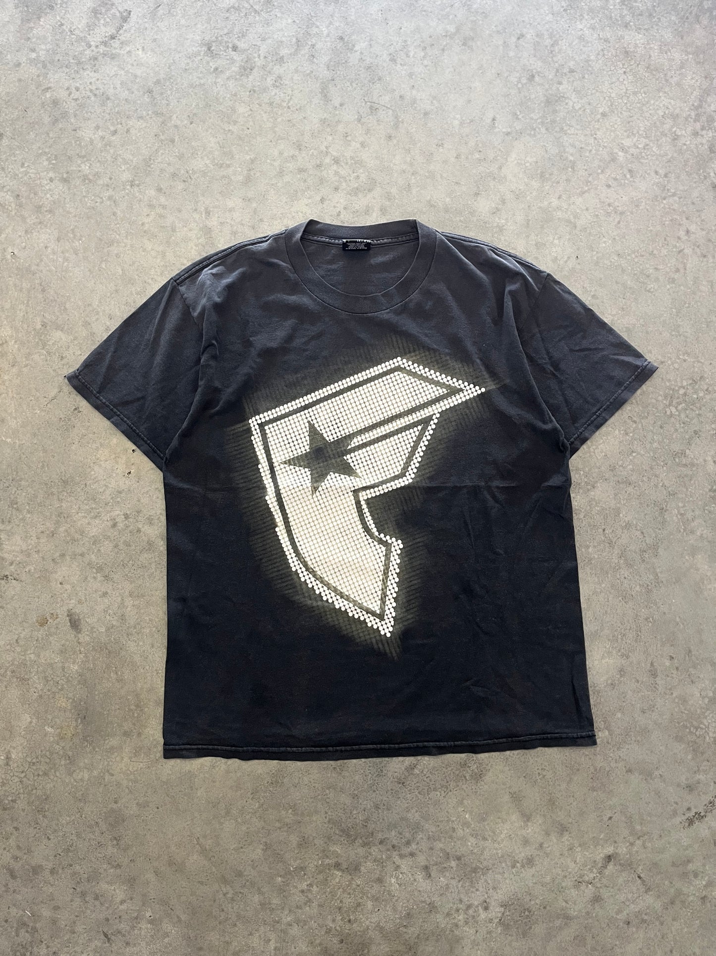 famous tee - L