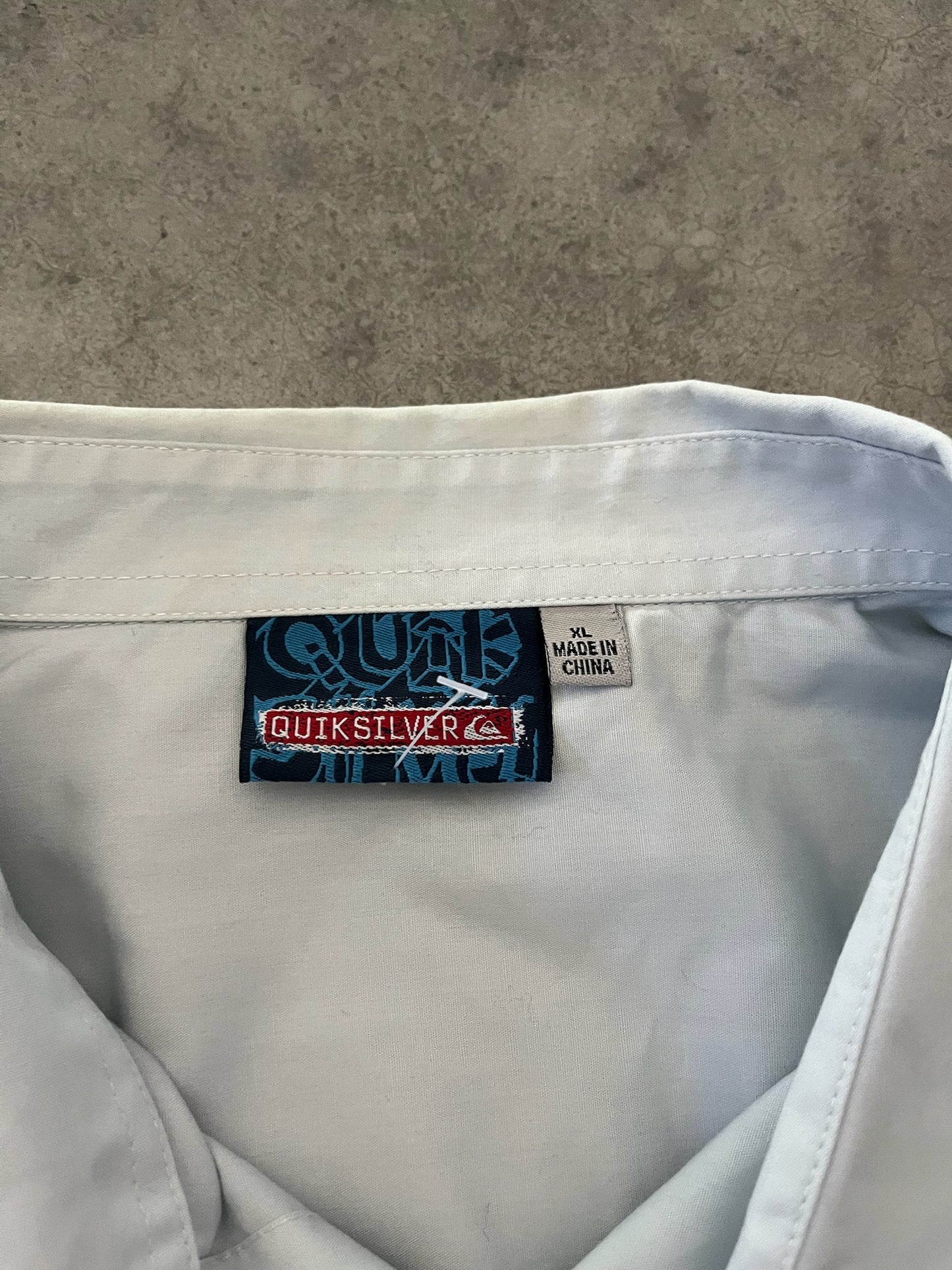 quiksilver button up - XL