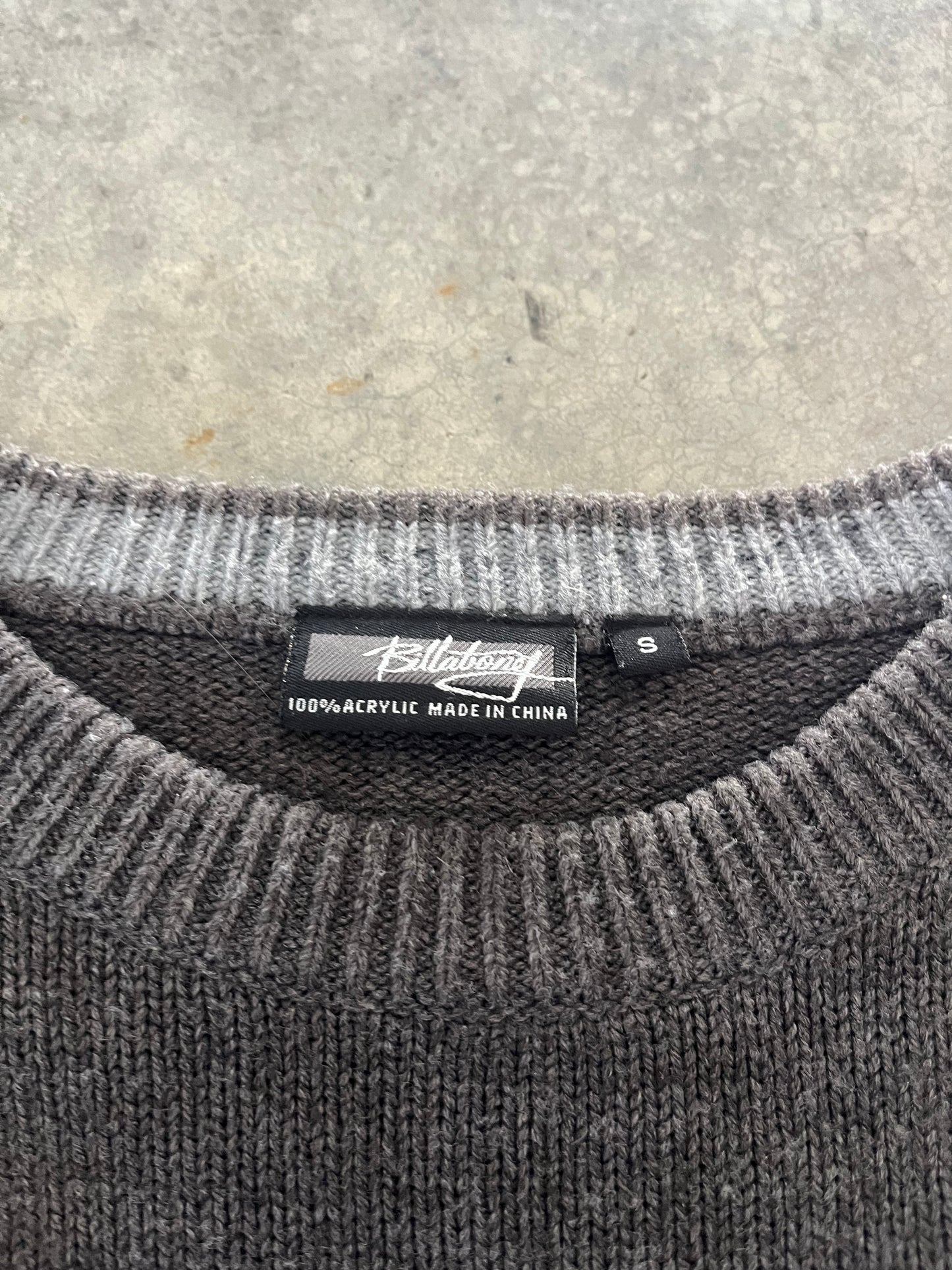 billabong sweater - M