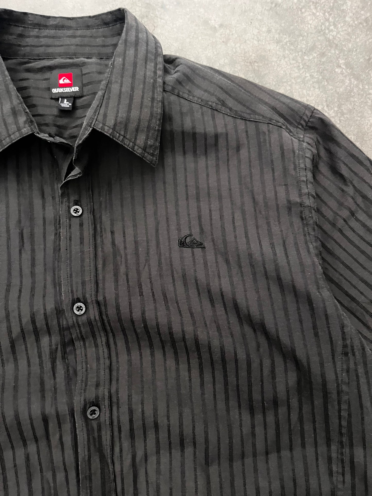 quiksilver button up - L