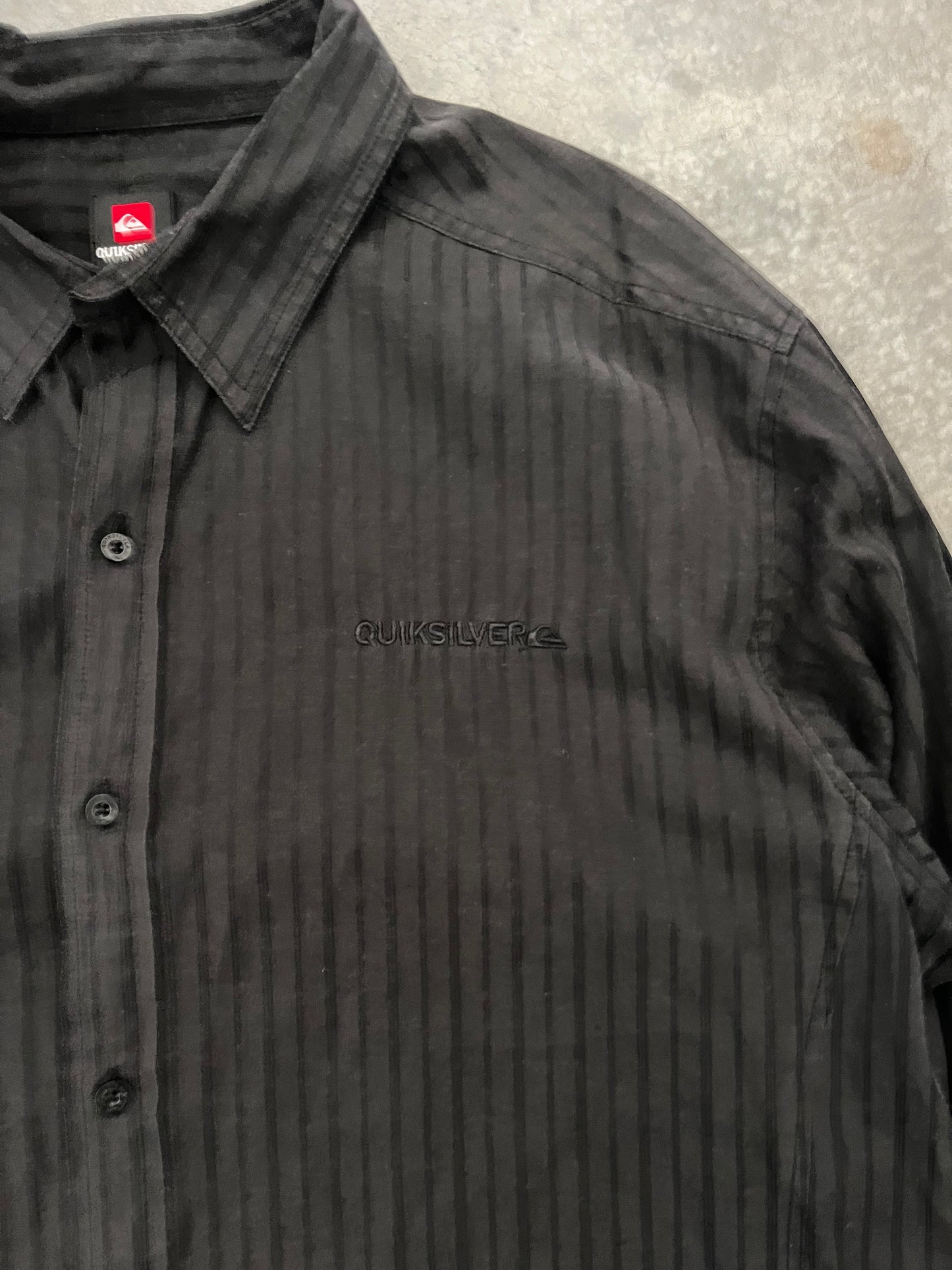 quiksilver button up - XL