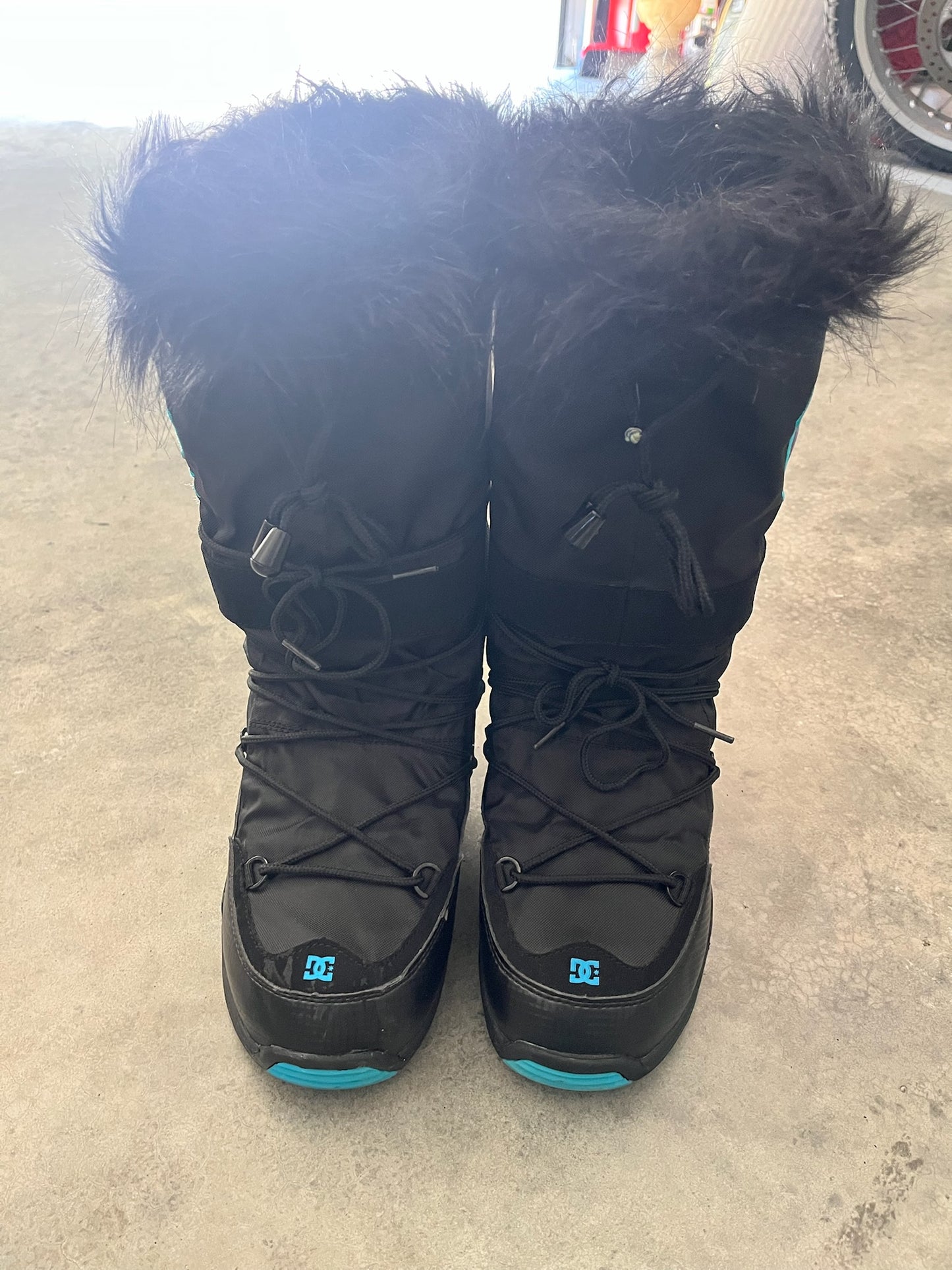 DC Boots - US 8 - EU 39