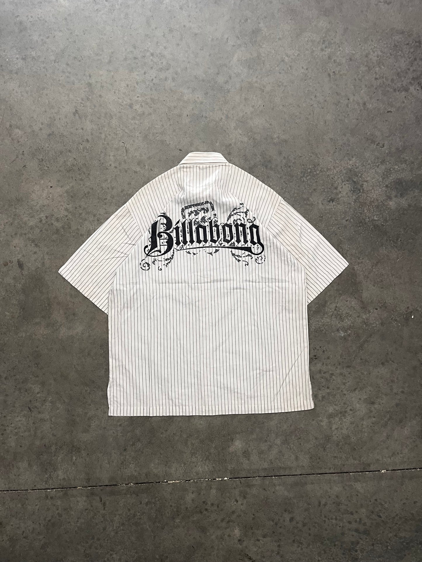 Billabong button up - L