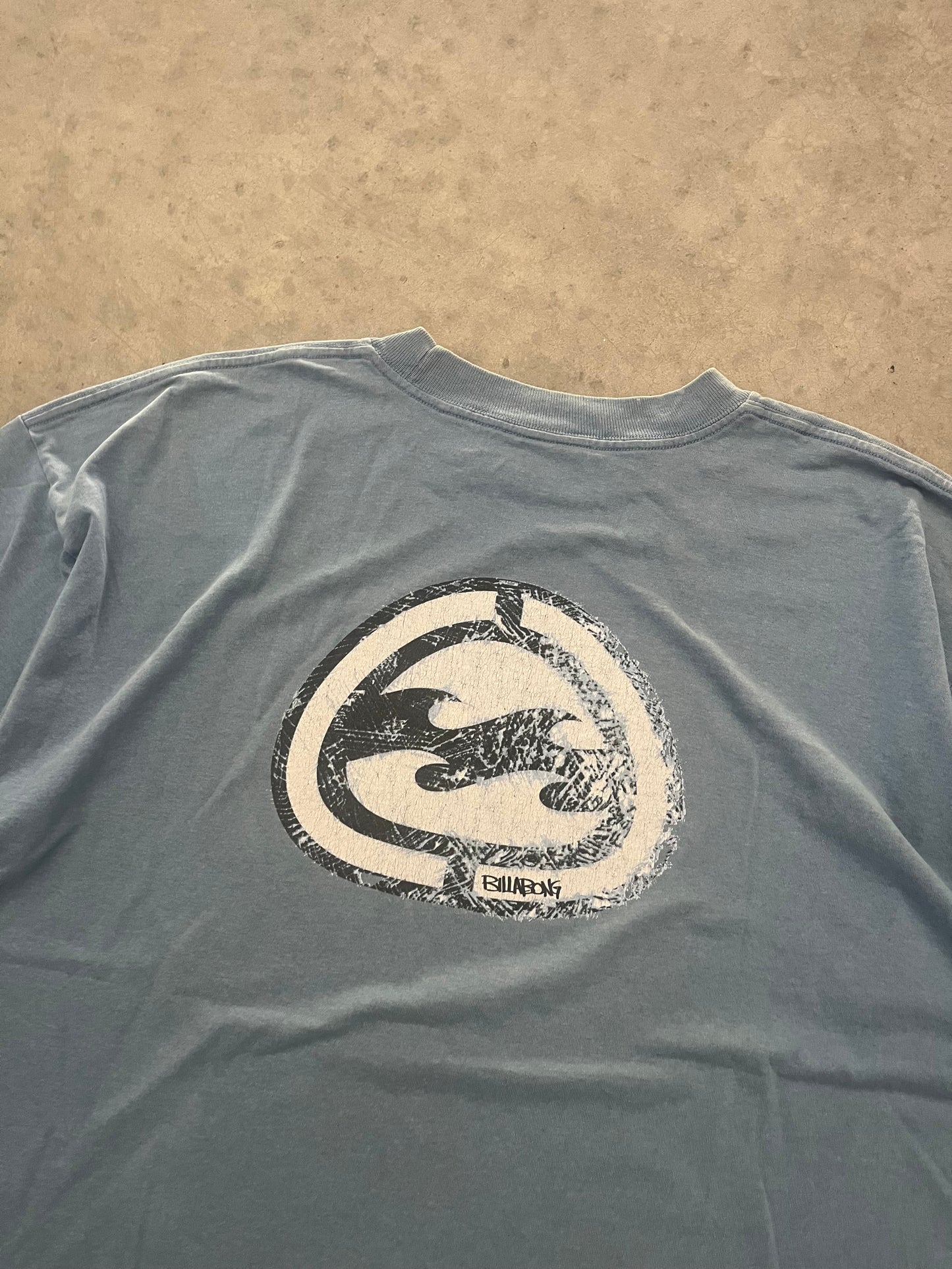 faded billabong tee - XL