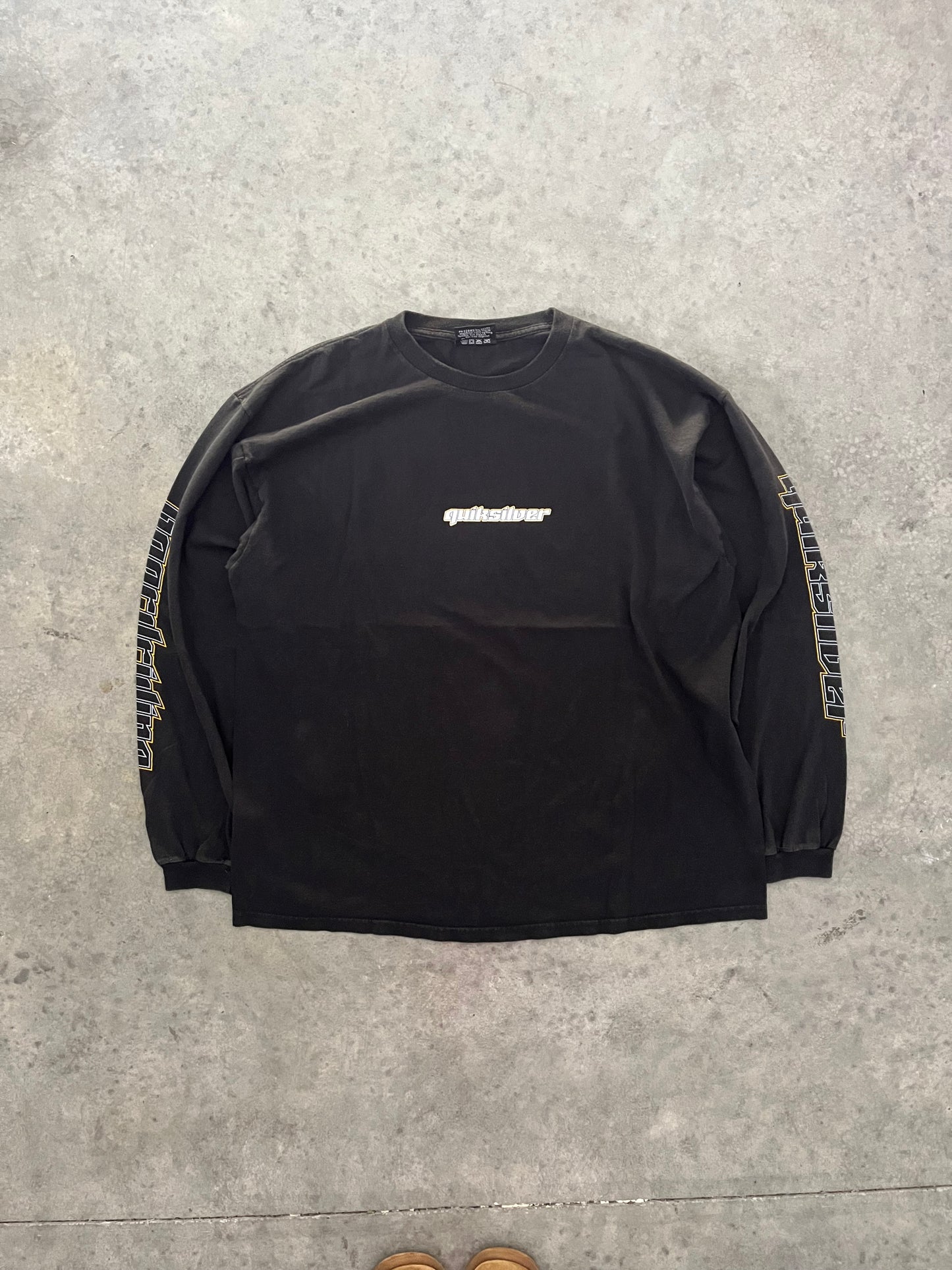 quiksilver long sleeve - XL