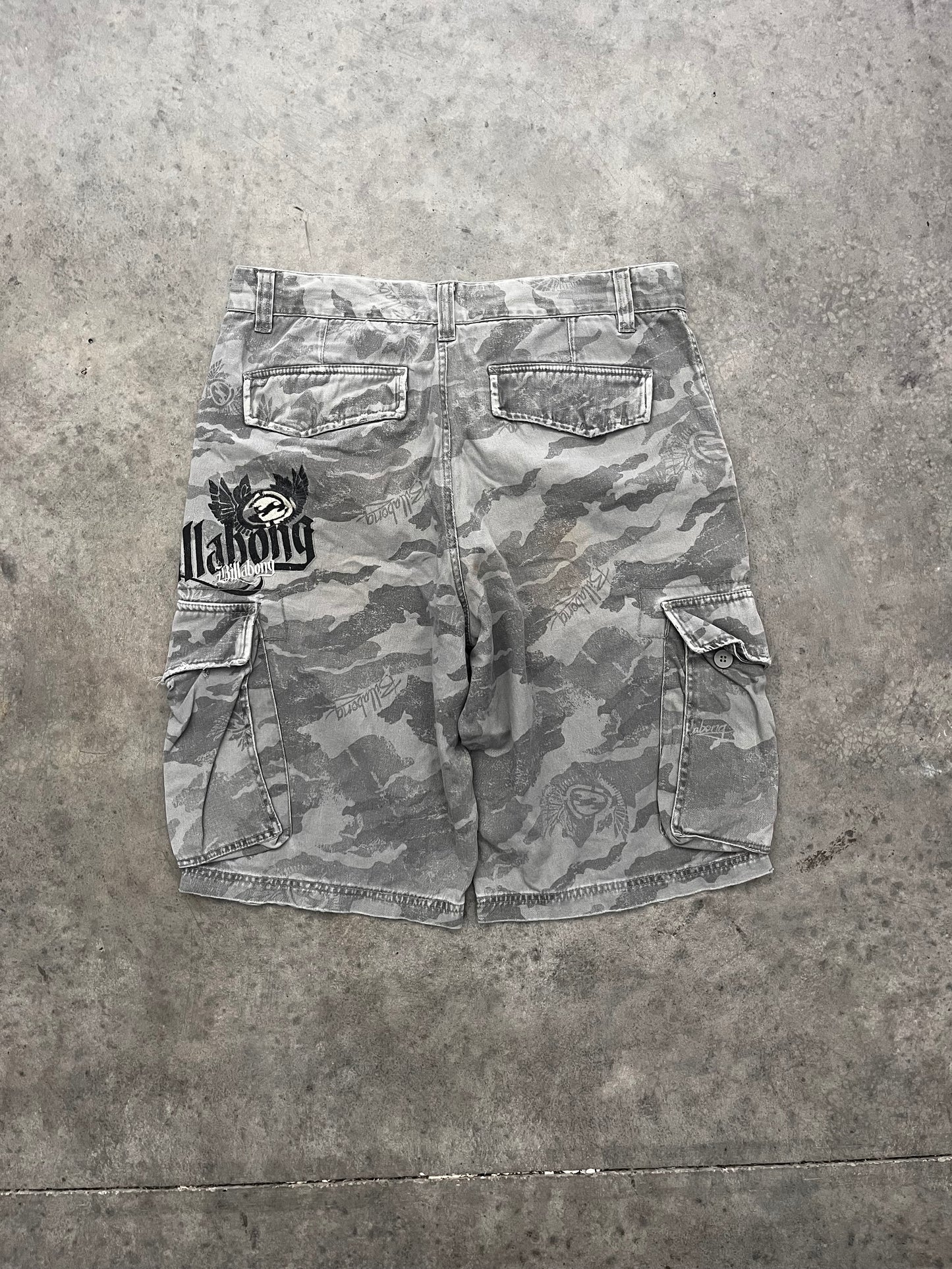 billabong camo shorts - 34