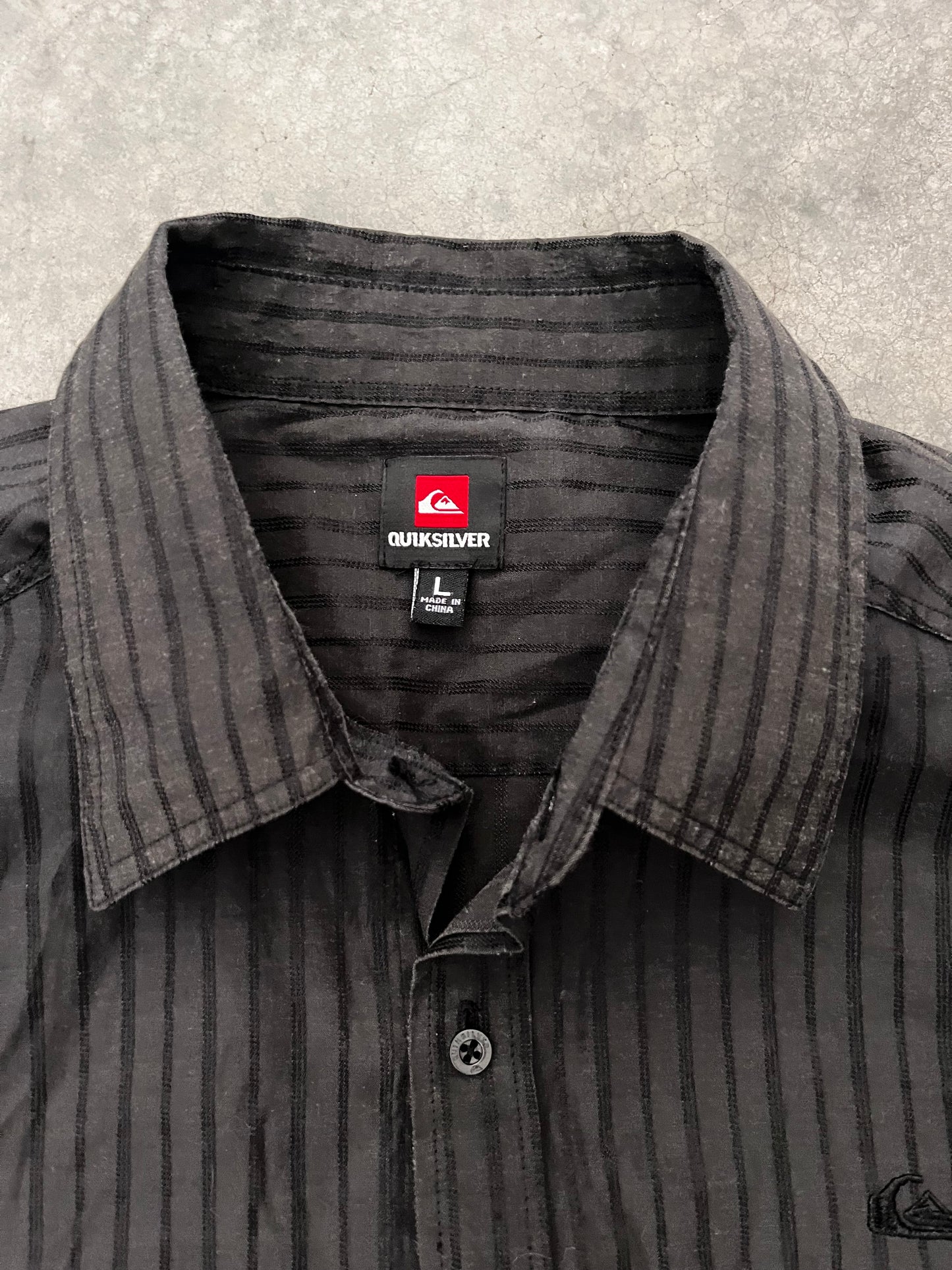 quiksilver button up -  L