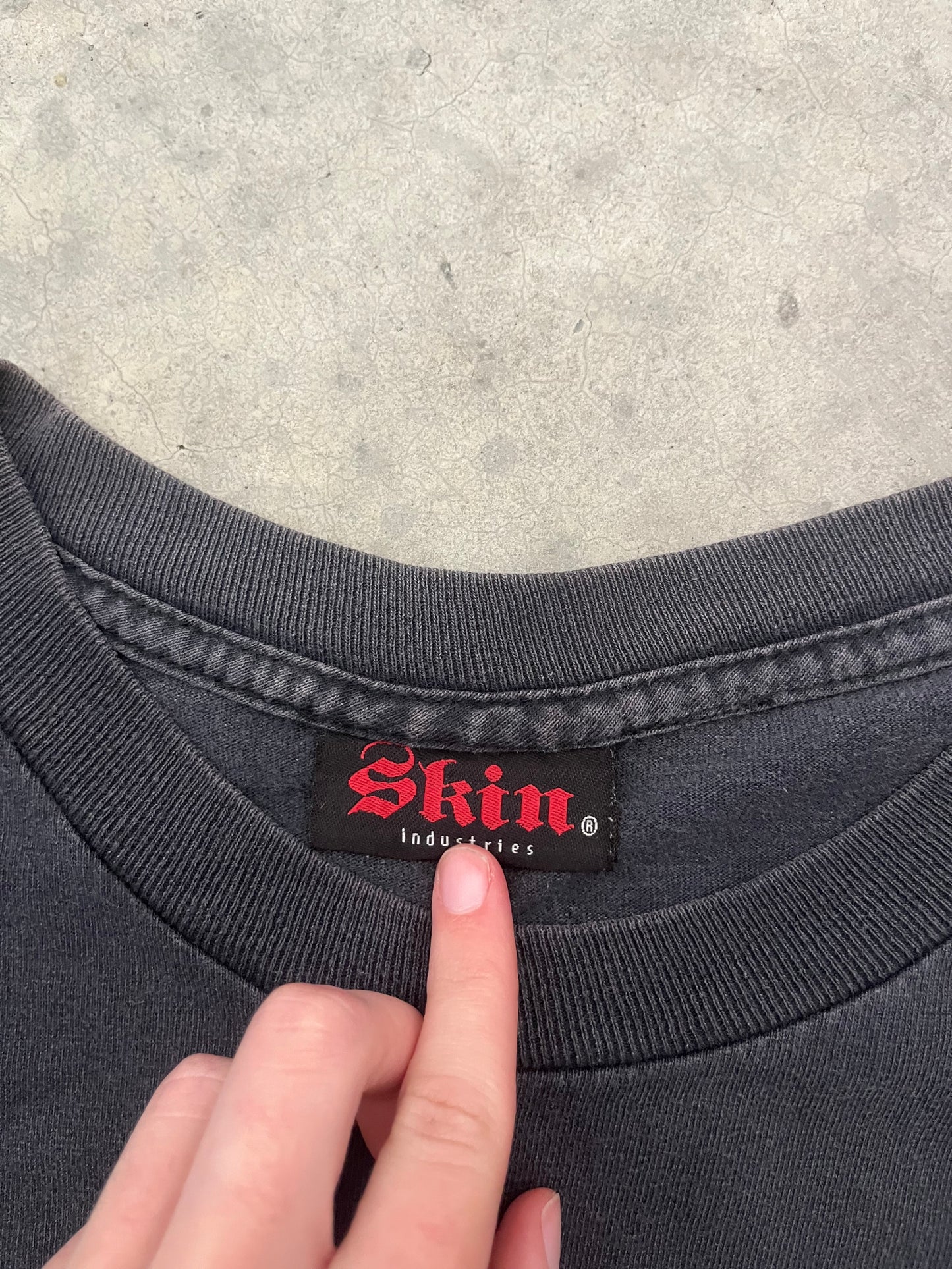 skin industries tee - XXL