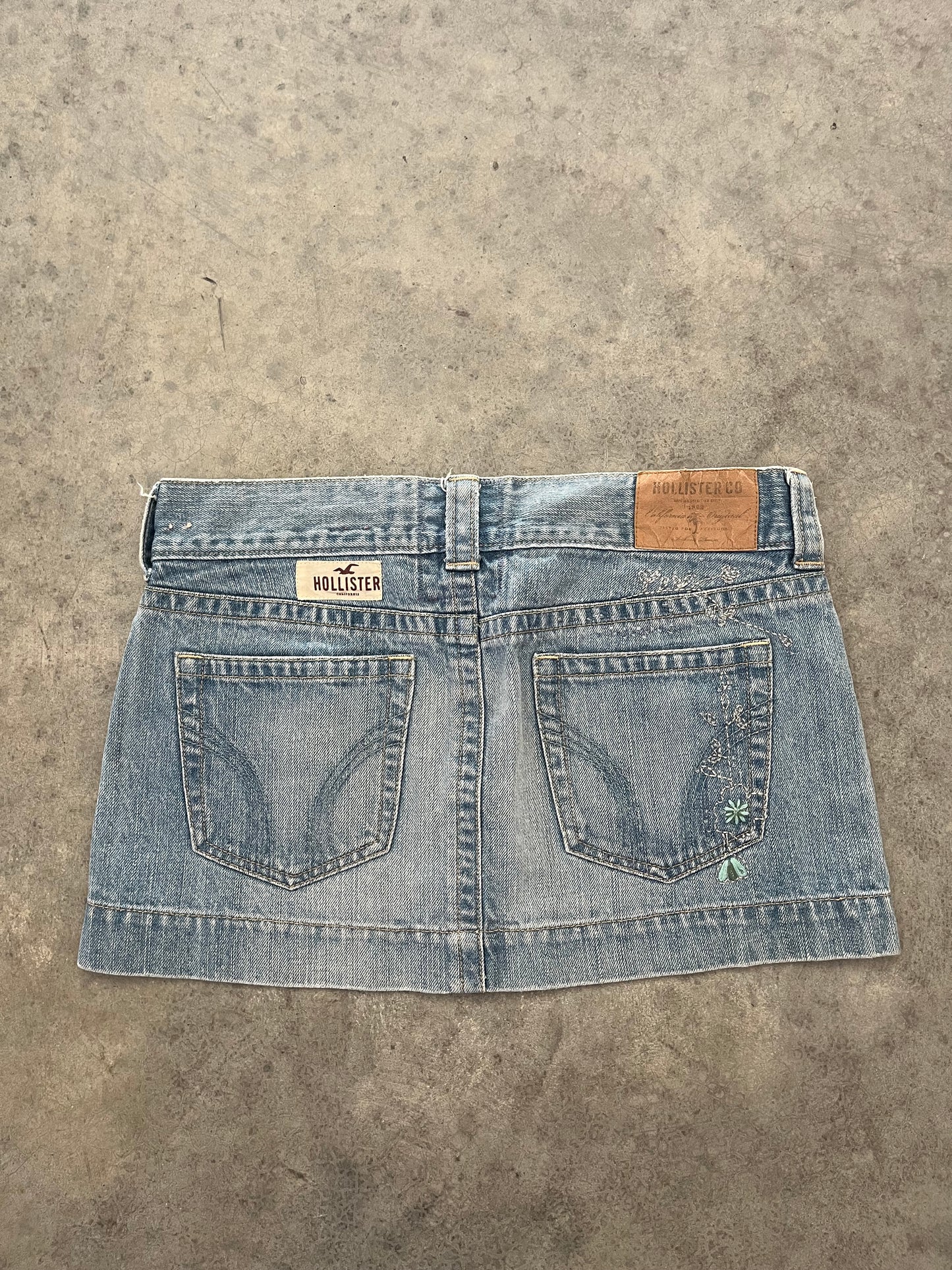 Hollister mini skirt