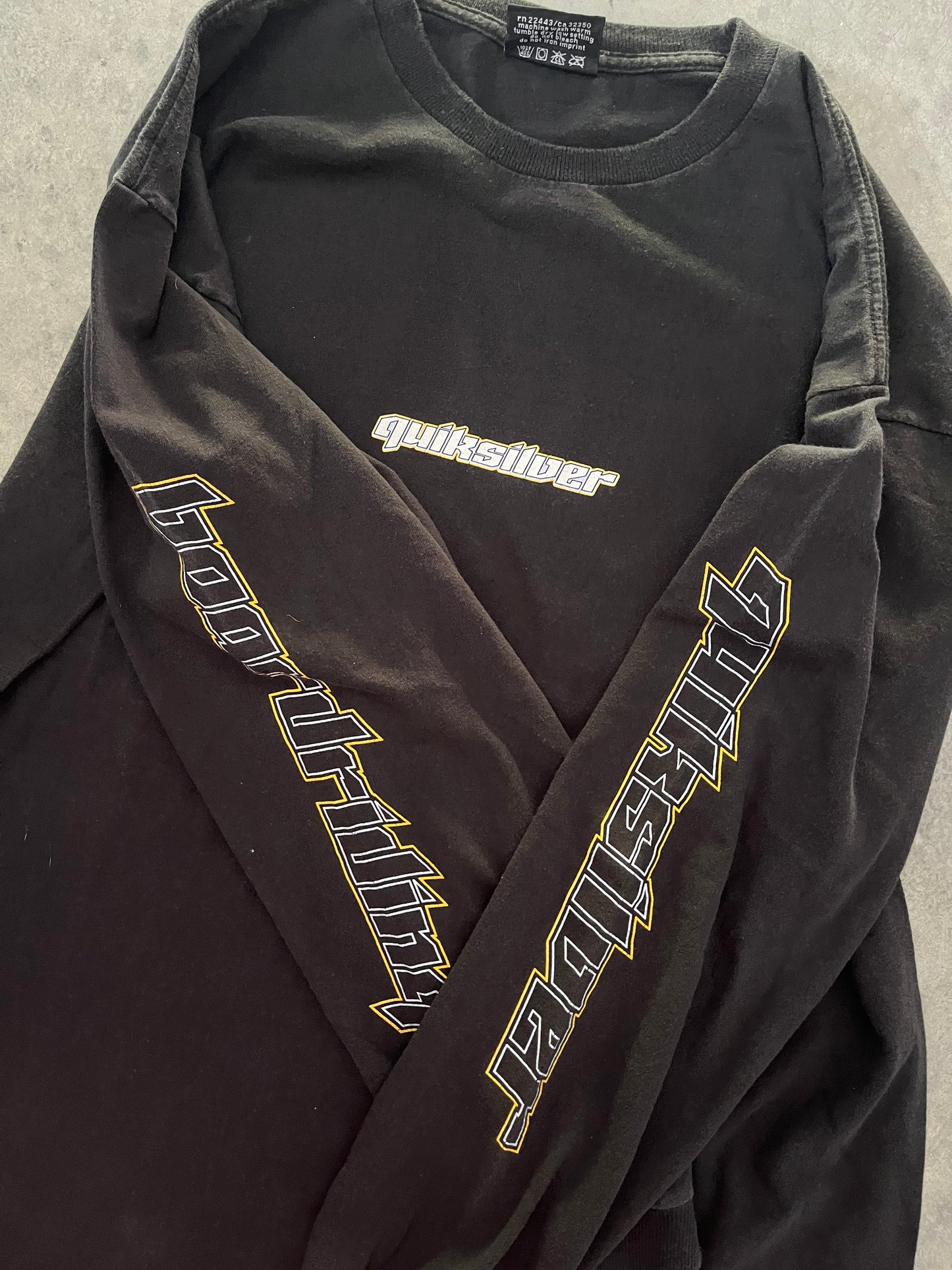 quiksilver long sleeve - XL