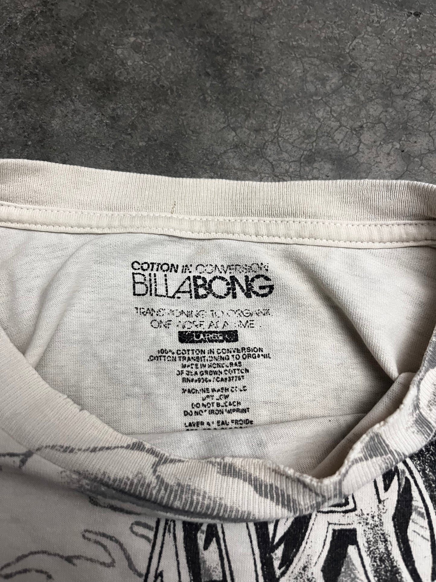 billabong tee - L