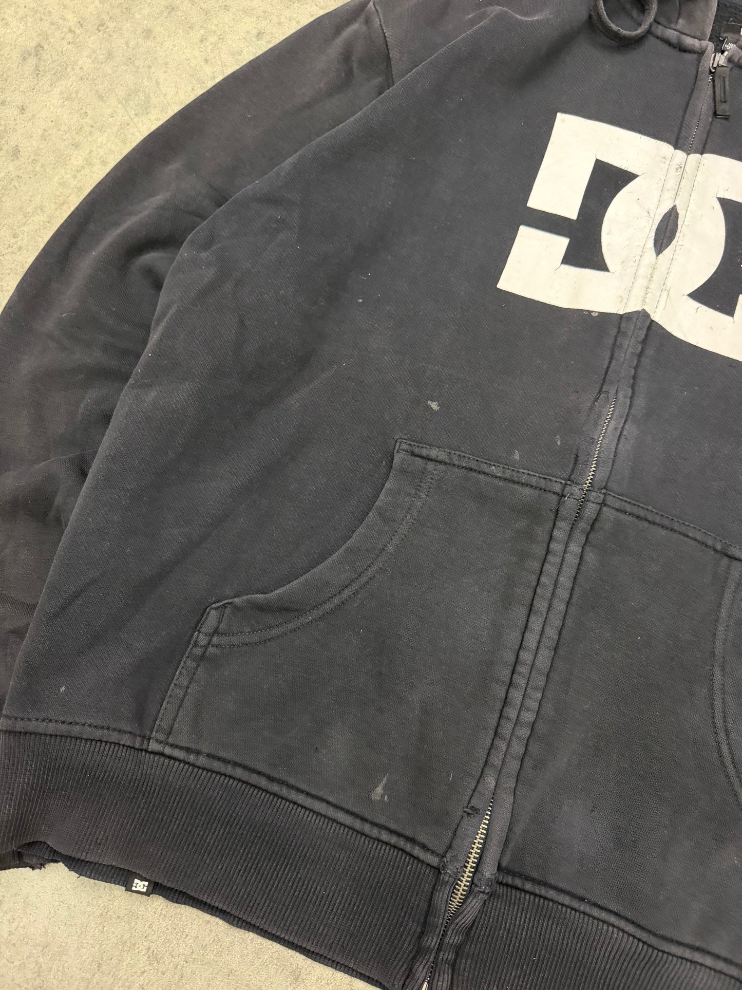 DC zip up hoodie - L