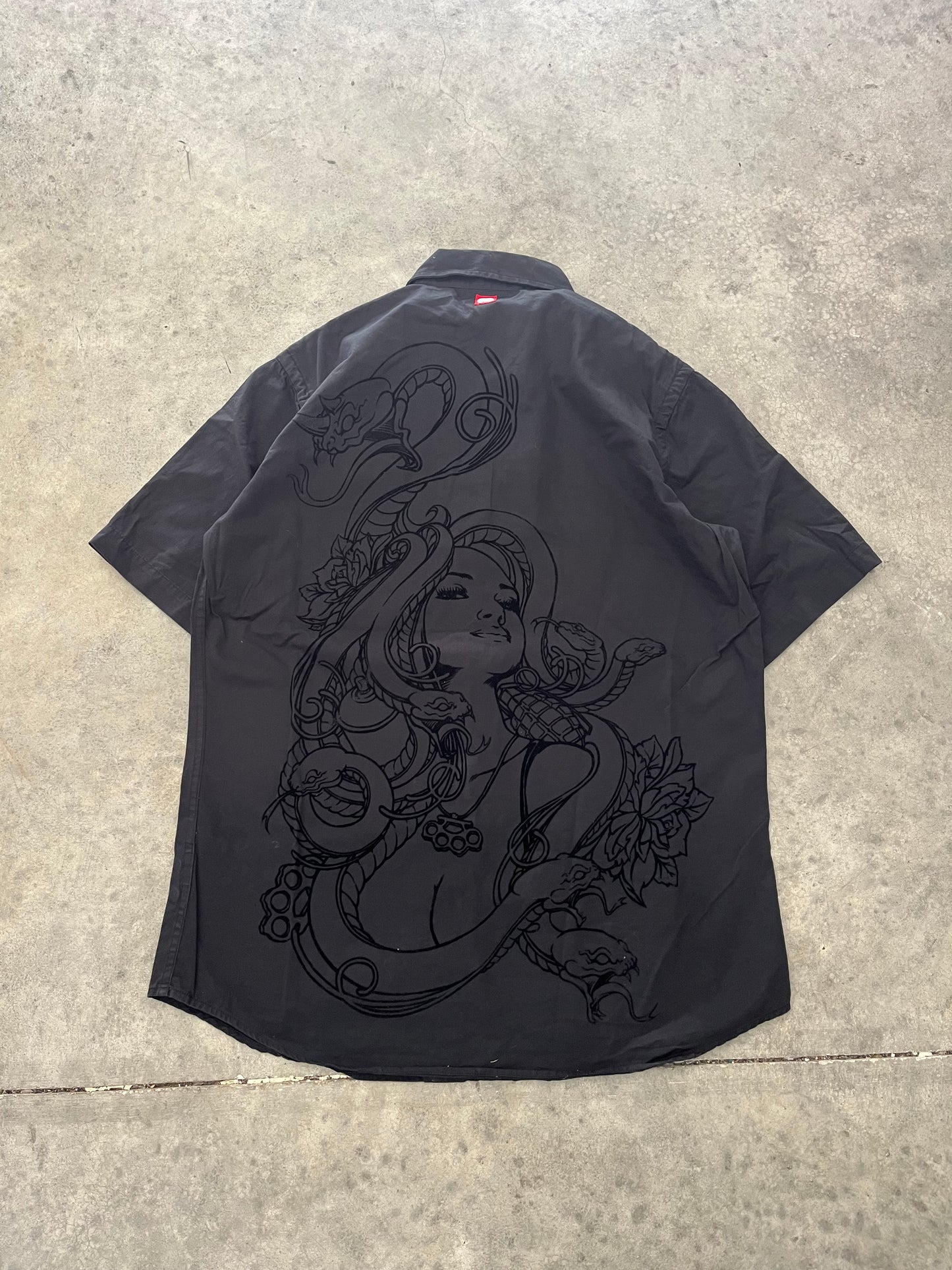 Ecko button up - M