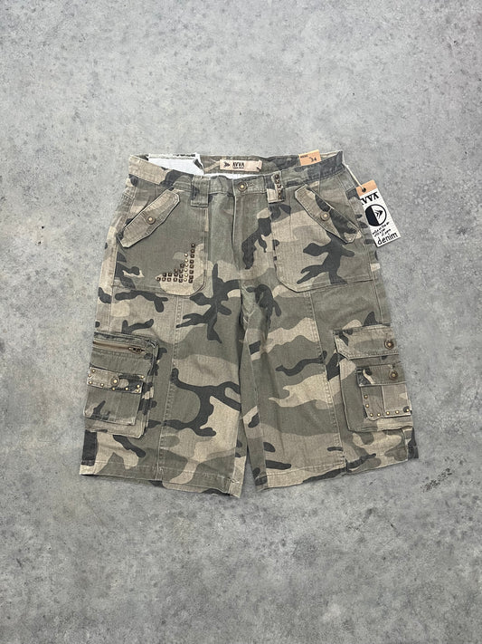 camo shorts - 32