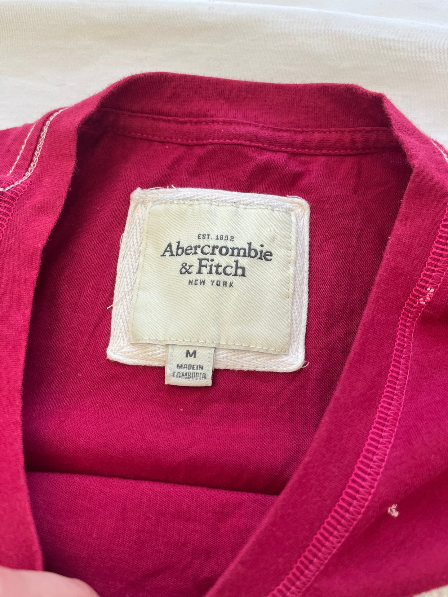 abercrombie and fitch babytee - M