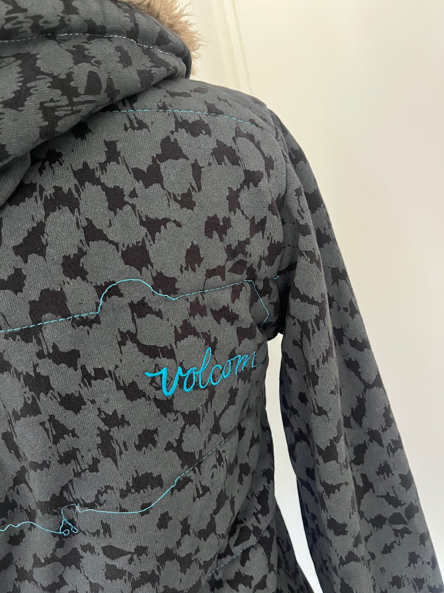 volcom fur hoodie - XS